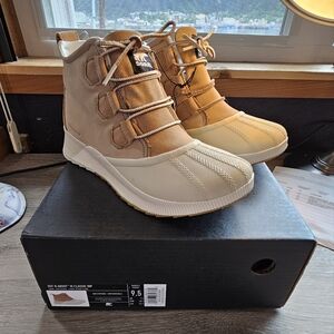 Sorel Out N About III Classic Waterproof Women's 9.5, Canoe, Light Bisque